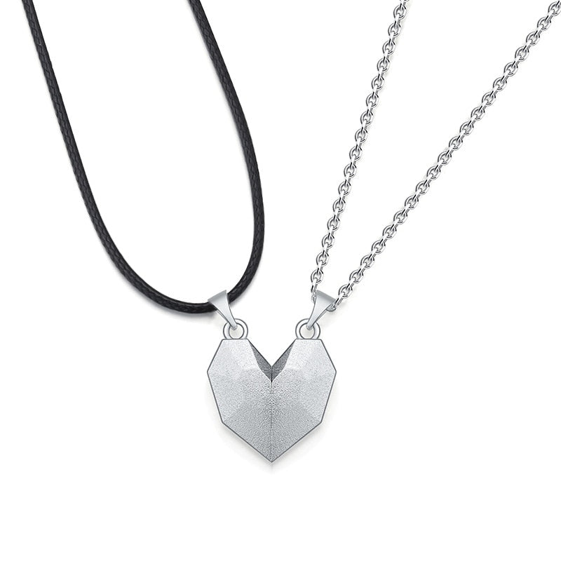 2022 Couple Gift - Magnetic Heart Necklaces, Black/White